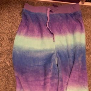 soft,worn once,stretches,warm